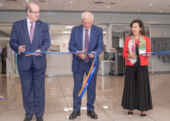 Robles y Borrell inauguran en Torrejón la nueva sede del Centro de Satélites de la UE