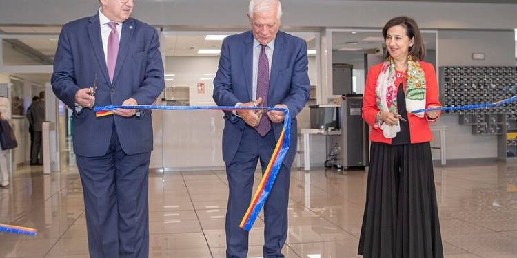 Robles y Borrell inauguran en Torrejón la nueva sede del Centro de Satélites de la UE