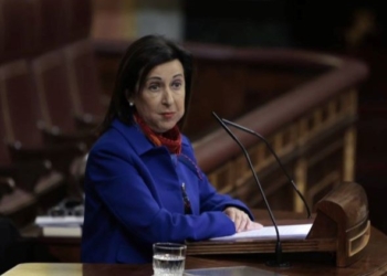 Robles precisa en el Congreso que España enviará seis carros de combate Leopard a Ucrania