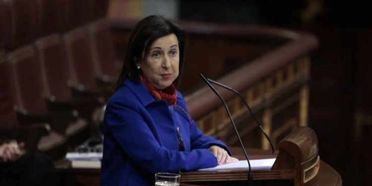 Robles precisa en el Congreso que España enviará seis carros de combate Leopard a Ucrania