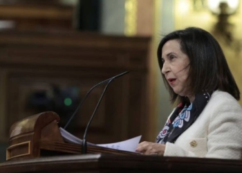 Robles anuncia que los primeros Leopard llegarán a Ucrania después de Semana Santa