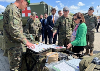 Robles visita el contingente español en Eslovaquia y respalda el refuerzo del flanco Este de la OTAN