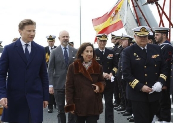 Robles visita en Finlandia la Agrupación Naval Permanente número 1 de la OTAN, liderada por España