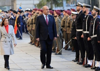 Robles aborda con el ministro iraquí de Defensa la ayuda de España en materia de formación militar