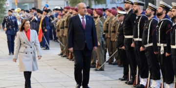 Robles aborda con el ministro iraquí de Defensa la ayuda de España en materia de formación militar
