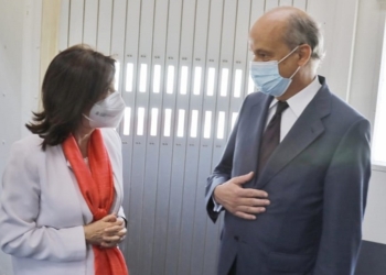 Robles visita al contingente español en la base Miguel de Cervantes, en Líbano