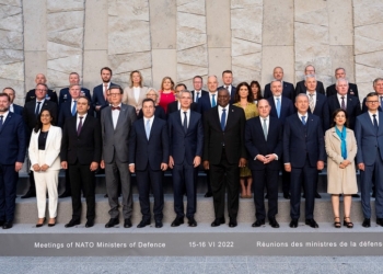 Robles se reúne con Austin en la última reunión de la OTAN antes de la Cumbre de Madrid