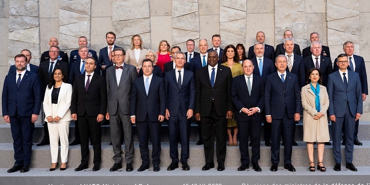 Robles se reúne con Austin en la última reunión de la OTAN antes de la Cumbre de Madrid