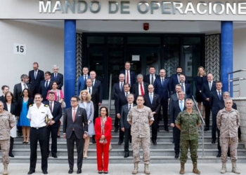 Robles y los embajadores ante la OTAN verifican las misiones internacionales de España