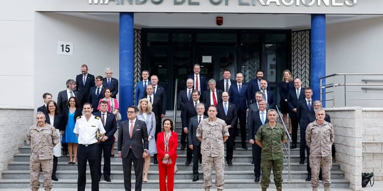 Robles y los embajadores ante la OTAN verifican las misiones internacionales de España