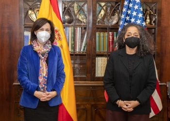 La embajadora de EEUU, recibida por Robles en vísperas de presentar Credenciales