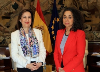 Robles recibe a la Embajadora de EEUU, tras negarse España a participar en la misión del Mar Rojo