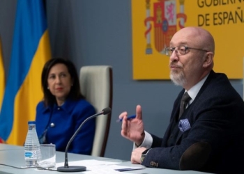 Reznikov expone a Robles que las prioridades de Ucrania son la defensa antiaérea y la artillería