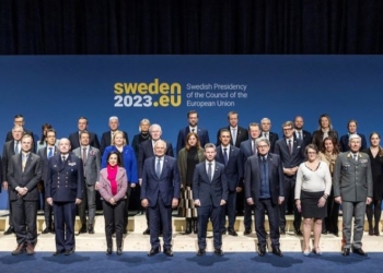 Robles respalda las compras conjuntas de munición a través de la Agencia de Defensa de la UE