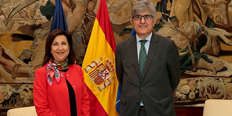 Robles recibe al nuevo embajador de España ante la OTAN, Federico Torres