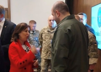 Robles mantiene su primer encuentro con el nuevo ministro de Defensa ucraniano