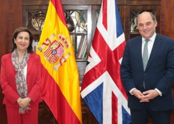 Robles y su homólogo británico piden que la OTAN aborde la expansión rusa en Mali y Libia