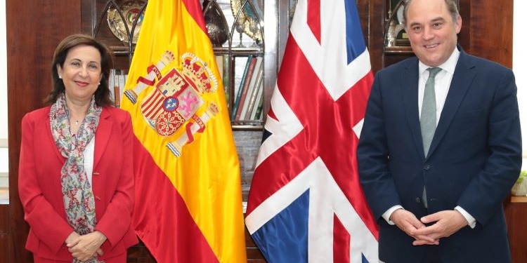 Robles y su homólogo británico piden que la OTAN aborde la expansión rusa en Mali y Libia