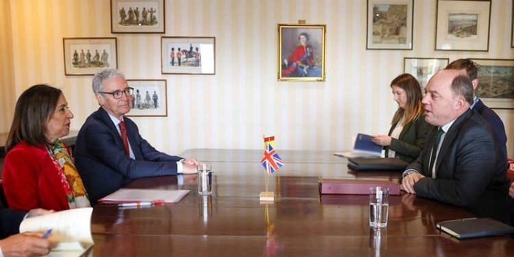 Robles defiende en Londres que el apoyo a Ucrania se adapte a las peticiones de su Gobierno