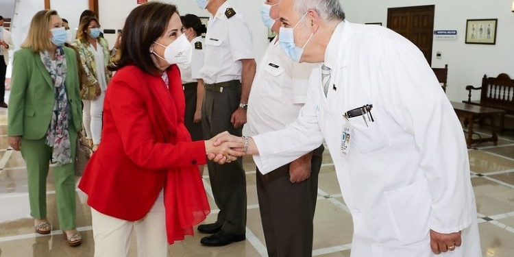 Robles visita en Zaragoza a los catorce heridos de guerra ucranianos atendidos en España