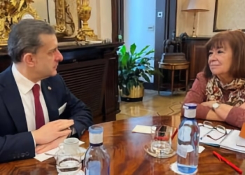 El embajador de Rumanía se reúne con la vicepresidenta primera del Senado