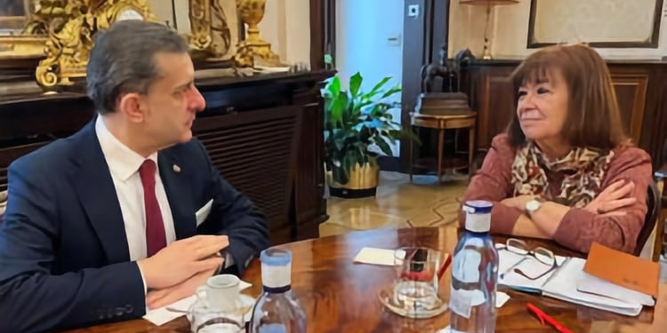 El embajador de Rumanía se reúne con la vicepresidenta primera del Senado