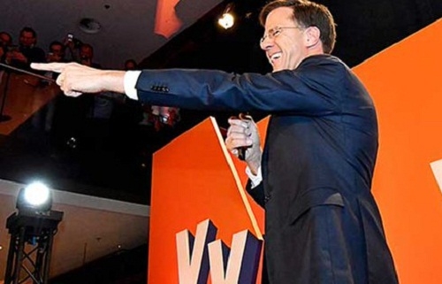 Los partidos españoles trasladan sus diferencias a la arena política holandesa