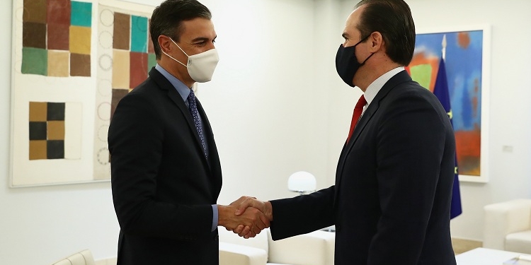 El presidente del BID se reúne por primera vez con Sánchez desde su llegada al cargo