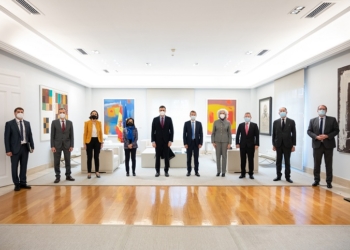 Sánchez pide a Airbus que defina una estrategia en España para “proteger el empleo”