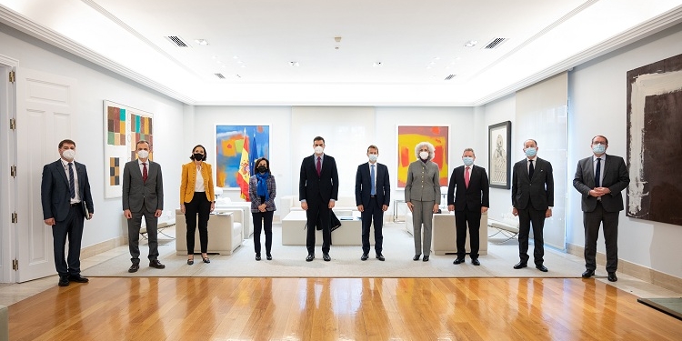 Sánchez pide a Airbus que defina una estrategia en España para “proteger el empleo”