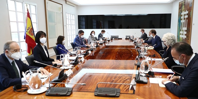 Sánchez repasa con Airbus el desarrollo de los proyectos aeronáuticos y de defensa