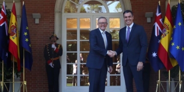 Sánchez analiza la cooperación económica, industrial y de defensa con el primer ministro de Australia