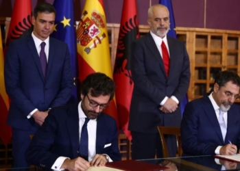 Sánchez reitera en Albania la oposición de España a la independencia unilateral de Kosovo