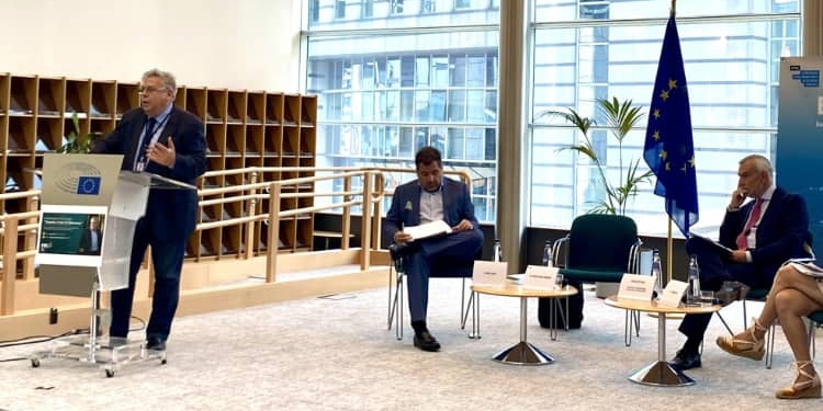 El eurodiputado Sánchez Amor presenta su propuesta para crear una Escuela Diplomática Europea