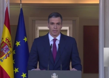 Pedro Sánchez anuncia que seguirá al frente del Gobierno «con más fuerza si cabe»