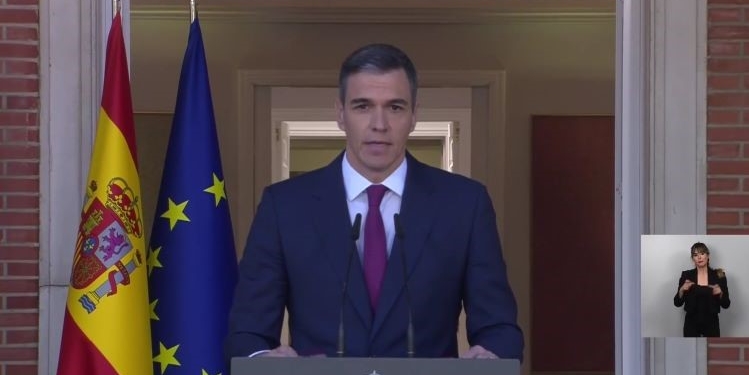 Pedro Sánchez anuncia que seguirá al frente del Gobierno «con más fuerza si cabe»