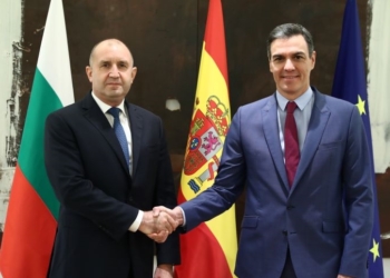 Sánchez expresa al presidente de Bulgaria la “solidaridad de España” por el corte del gas ruso