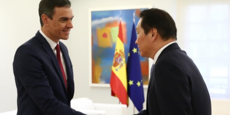Pedro Sánchez aborda con el Gobierno coreano la candidatura de la Expo Busan 2030