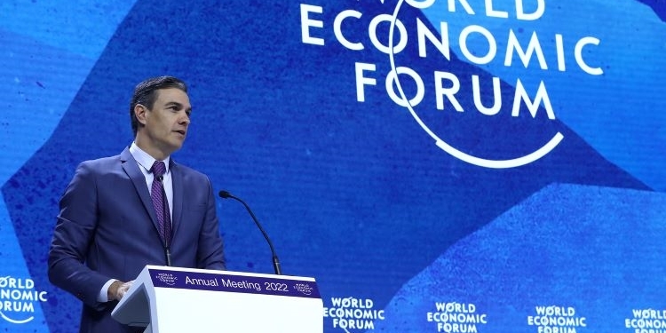 Sánchez pide “ambición y voluntad política” a la UE para “regular el mercado eléctrico”