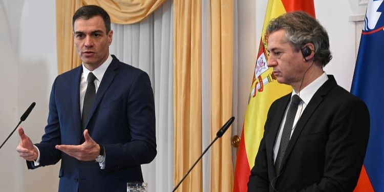 Sánchez y el primer ministro de Eslovenia acuerdan la primera cumbre bilateral antes del verano