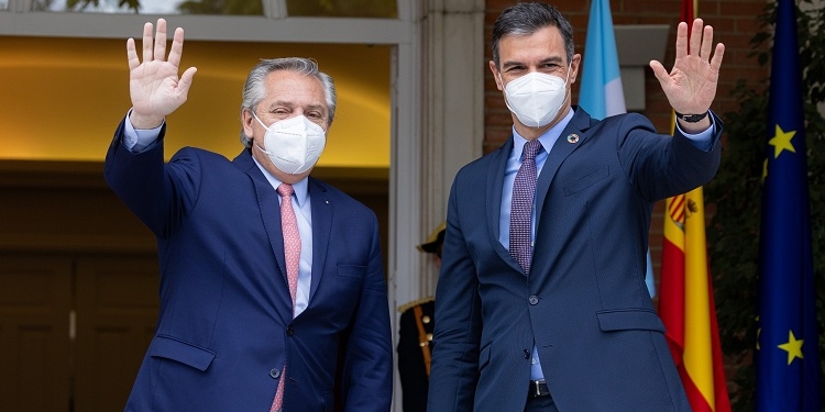 Sánchez anuncia junto a Alberto Fernández que viajará a Argentina los días 8 y 9 de junio