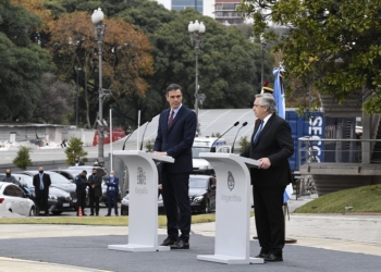 Sánchez: “España y Argentina deben liderar el debate internacional sobre las vacunas”