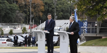 Sánchez: “España y Argentina deben liderar el debate internacional sobre las vacunas”