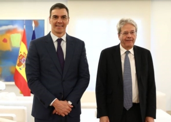 Sánchez asegura a Gentiloni que España ya se está adaptando a las nuevas reglas fiscales europeas