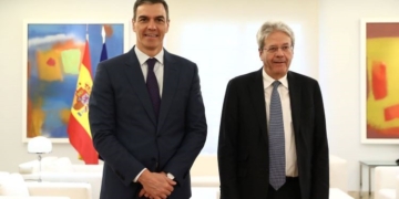 Sánchez asegura a Gentiloni que España ya se está adaptando a las nuevas reglas fiscales europeas