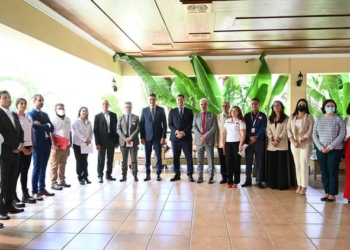 Sánchez anuncia un foro económico con Honduras tras reunirse con Xiomara Castro