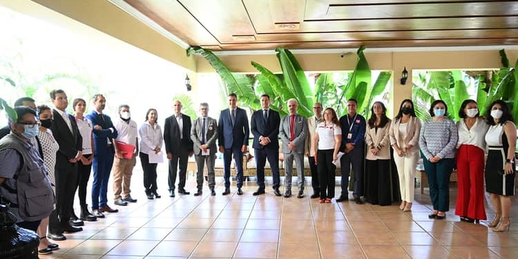 Sánchez anuncia un foro económico con Honduras tras reunirse con Xiomara Castro