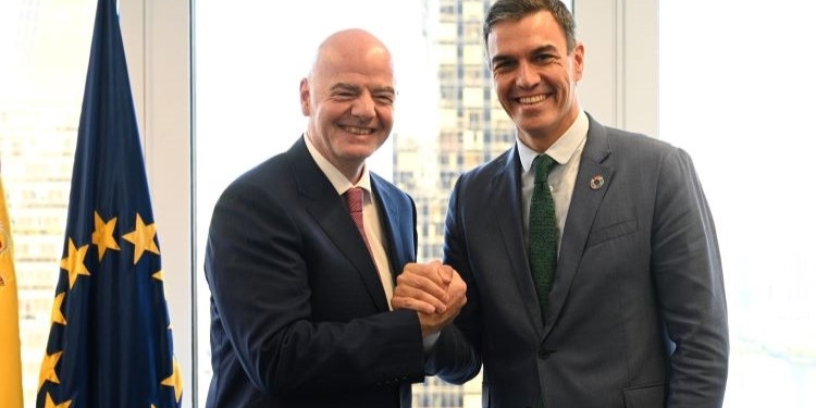 Sánchez defiende ante Infantino la candidatura al Mundial y le asegura que España “apoya la igualdad”