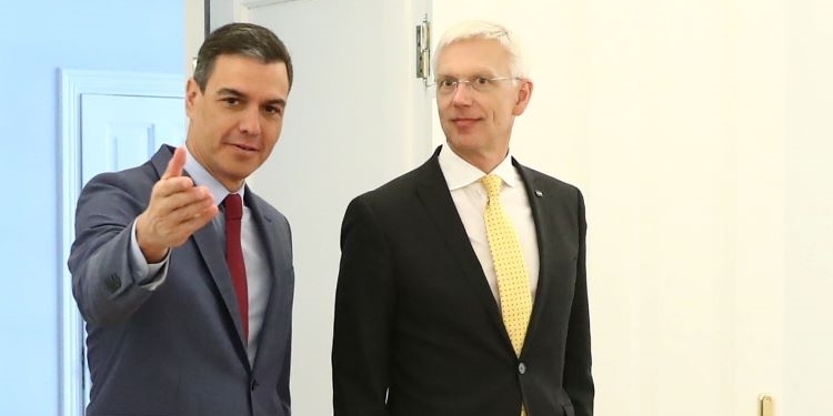 Sánchez aborda con el primer ministro letón el refuerzo del contingente español en la OTAN