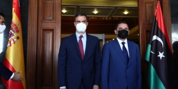 Sánchez promete apoyo económico y militar a Libia y reabre la Embajada en Trípoli